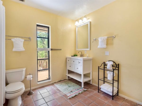 Sanibel Four Bedroom Family Home with Caged Pool  Sleeps 10