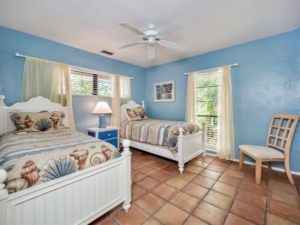 Sanibel Four Bedroom Family Home with Caged Pool  Sleeps 10