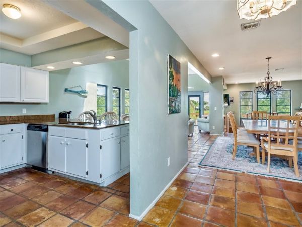 Sanibel Four Bedroom Family Home with Caged Pool  Sleeps 10