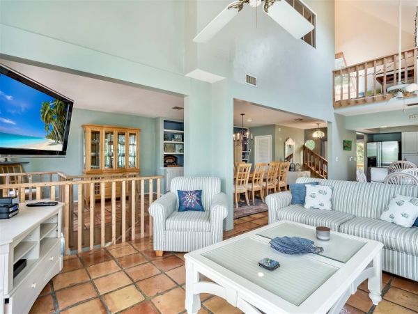 Sanibel Four Bedroom Family Home with Caged Pool  Sleeps 10