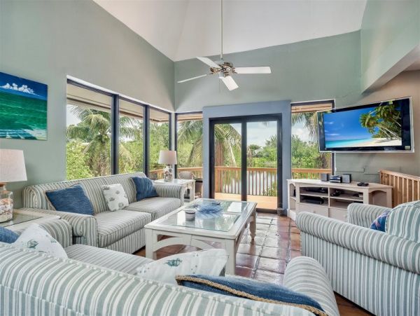 Sanibel Four Bedroom Family Home with Caged Pool  Sleeps 10