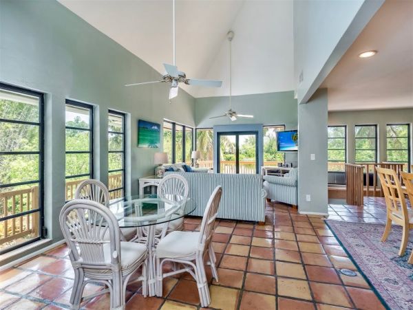 Sanibel Four Bedroom Family Home with Caged Pool  Sleeps 10
