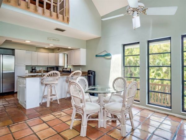 Sanibel Four Bedroom Family Home with Caged Pool  Sleeps 10
