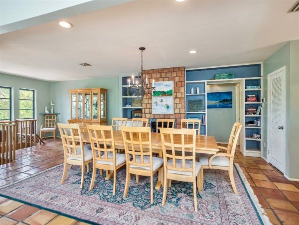 Sanibel Four Bedroom Family Home with Caged Pool  Sleeps 10