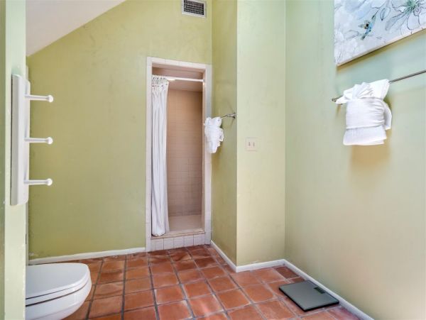 Sanibel Four Bedroom Family Home with Caged Pool  Sleeps 10