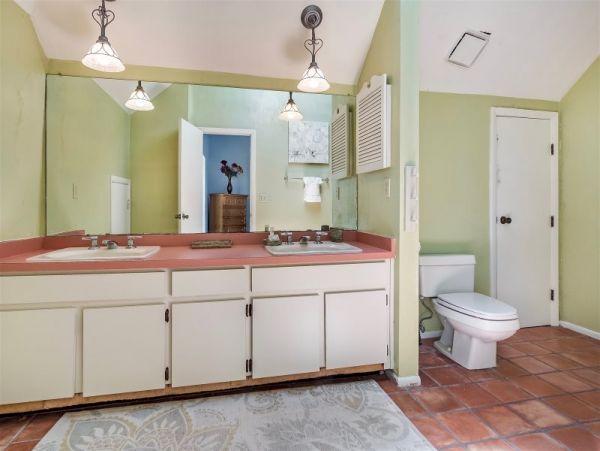 Sanibel Four Bedroom Family Home with Caged Pool  Sleeps 10