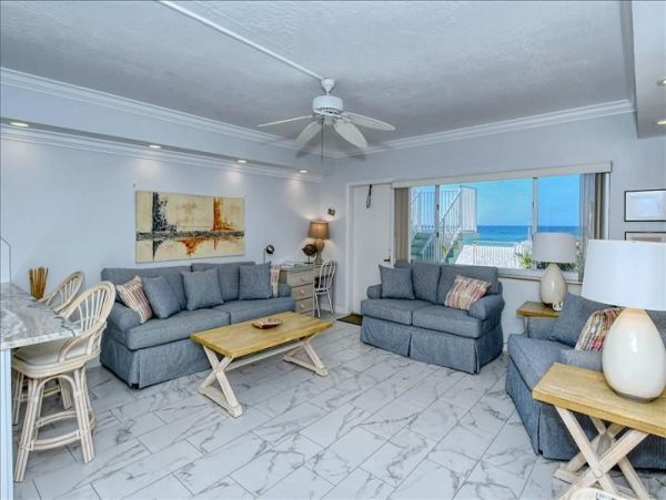 Longboat Key Cozy Vacation Condo Steps from the Beach