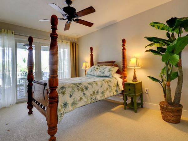 Sanibel Vacation Pool Home Three Bedroom Lake Views