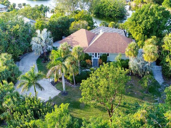 Sanibel Vacation Pool Home Three Bedroom Lake Views