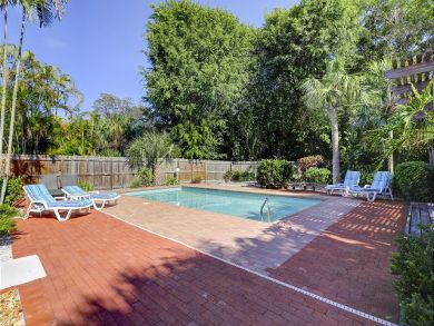 HUGE POOL and Excellent Location HUGE POOL and Excellent Location