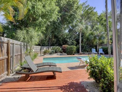 HUGE POOL and Excellent Location HUGE POOL and Excellent Location