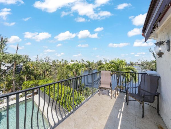 Sanibel Island Vacation Rental | Luxury 4-Bedroom Beach Home with Pool & Lake Views