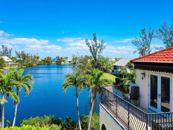 Sanibel Island Vacation Rental | Luxury 4-Bedroom Beach Home with Pool & Lake Views