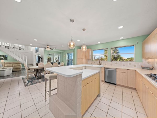 Sanibel Island Luxury Vacation Rental  Gulf Coast Pool Home Near the Beach