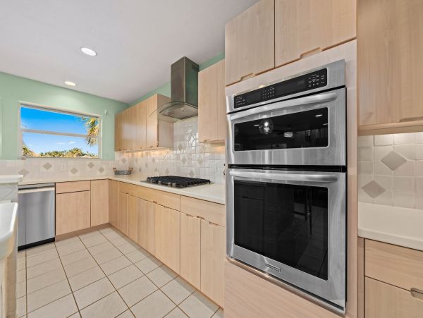 Sanibel Island Luxury Vacation Rental  Gulf Coast Pool Home Near the Beach