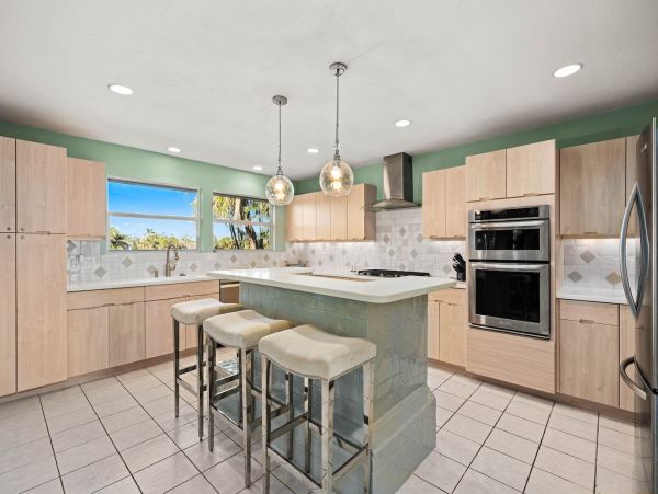 Sanibel Island Luxury Vacation Rental  Gulf Coast Pool Home Near the Beach
