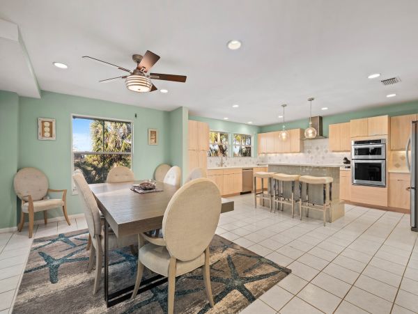 Sanibel Island Luxury Vacation Rental  Gulf Coast Pool Home Near the Beach