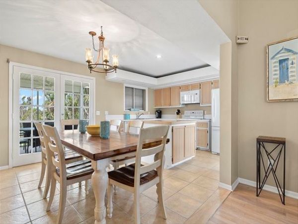 Sanibel Charming Three Bedroom Rental with Unbeatable Location