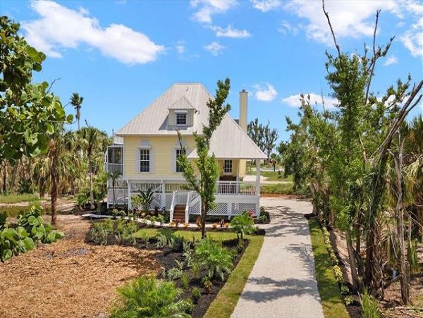 Sanibel Charming Three Bedroom Rental with Unbeatable Location