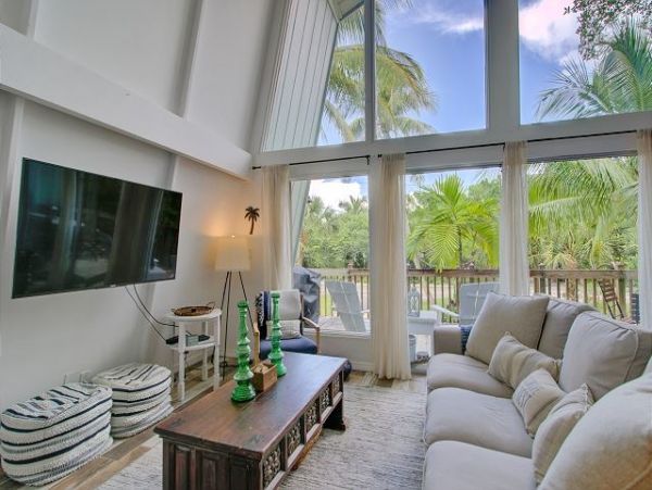 Beach Cottage on Sanibel Island A Stroll from the Beaches