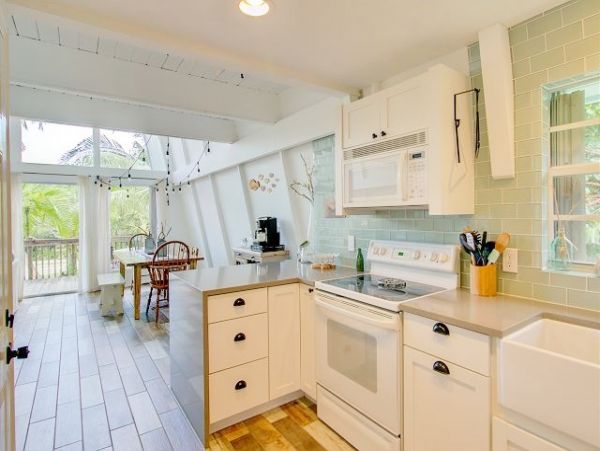 Beach Cottage on Sanibel Island A Stroll from the Beaches