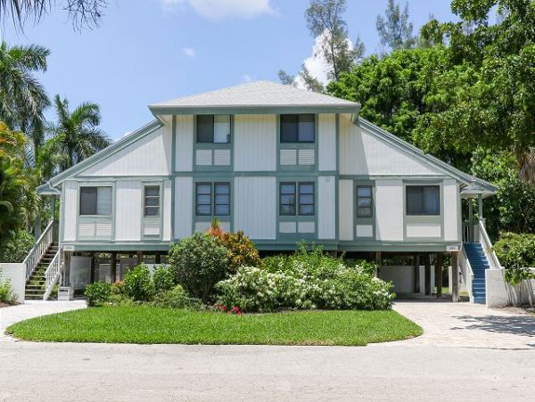 Sanibel Vacation Duplex Three Bedroom Walk to Beach