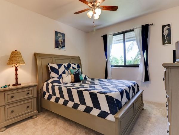 Sanibel Vacation Duplex Three Bedroom Walk to Beach