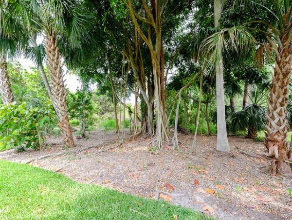 Sanibel Vacation Duplex Three Bedroom Walk to Beach
