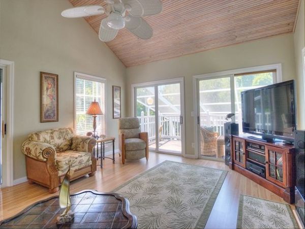 Short Walk to Beach Sanibel Vacation Pool Home Sleeps Six