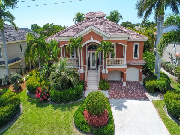 Short Walk to Beach Luxury Sanibel Vacation Caged Pool Home