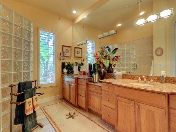 Short Walk to Beach Luxury Sanibel Vacation Caged Pool Home