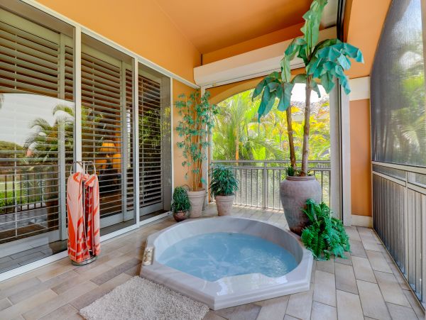 Short Walk to Beach Luxury Sanibel Vacation Caged Pool Home