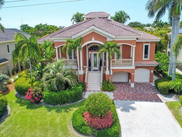 Short Walk to Beach Luxury Sanibel Vacation Caged Pool Home