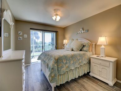 Sanibel Vacation Duplex Sleeps Eight Guests Walk To Beach