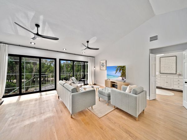 Charming Sanibel Island retreat with Private Pool & Easy Beach Access