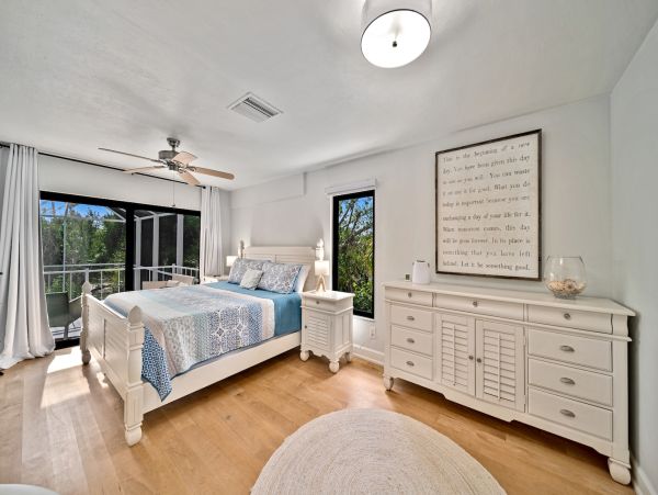 Charming Sanibel Island retreat with Private Pool & Easy Beach Access