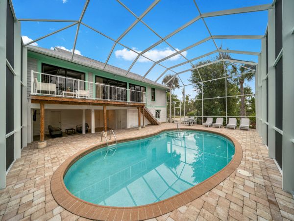 Charming Sanibel Island retreat with Private Pool & Easy Beach Access