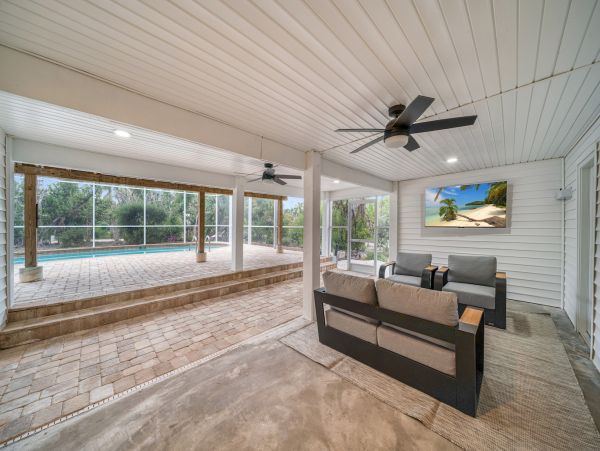 Charming Sanibel Island retreat with Private Pool & Easy Beach Access