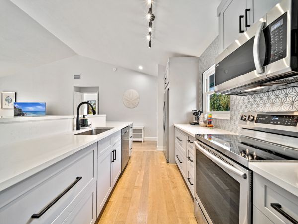 Charming Sanibel Island retreat with Private Pool & Easy Beach Access
