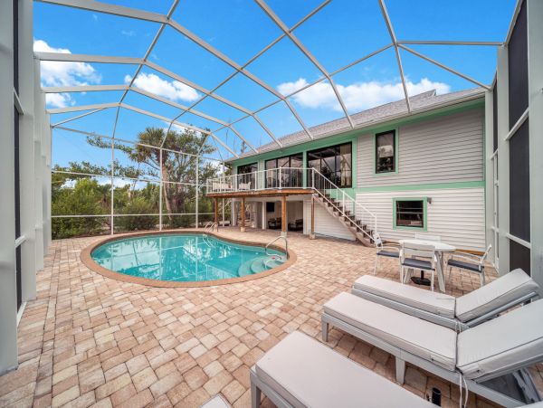 Charming Sanibel Island retreat with Private Pool & Easy Beach Access