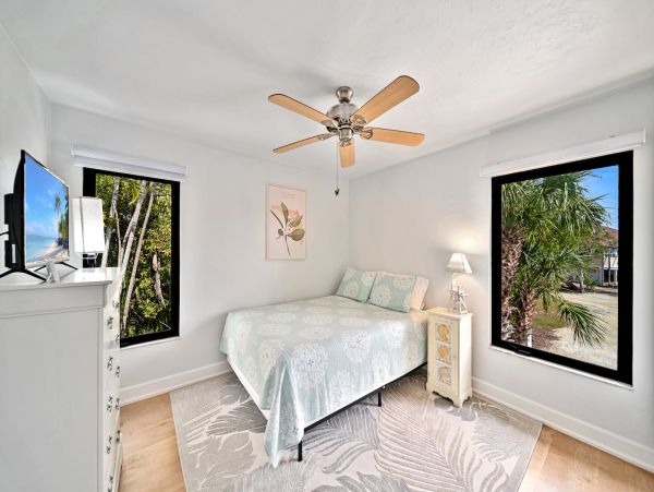 Charming Sanibel Island retreat with Private Pool & Easy Beach Access