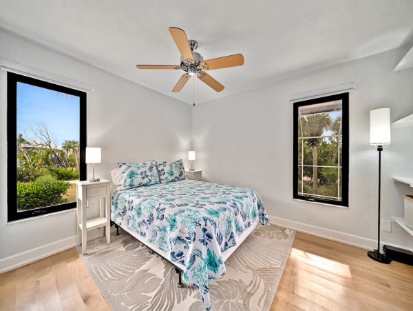 Charming Sanibel Island retreat with Private Pool & Easy Beach Access
