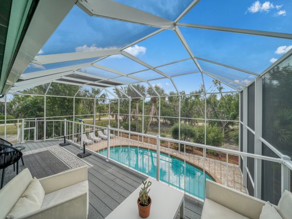 Charming Sanibel Island retreat with Private Pool & Easy Beach Access