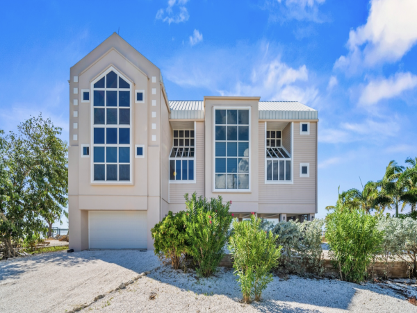 Waterfront Luxury Vacation Home Pure Luxury