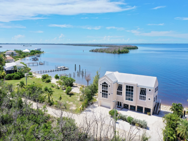 Waterfront Luxury Vacation Home Pure Luxury