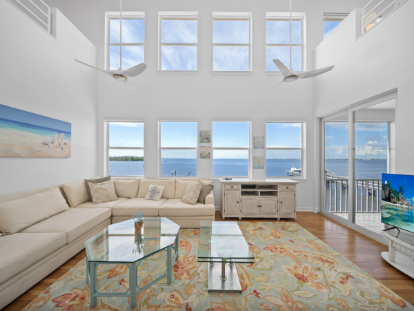 Waterfront Luxury Vacation Home Pure Luxury