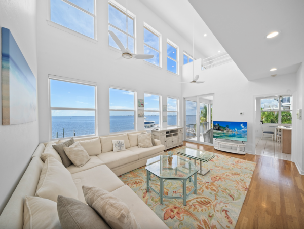 Waterfront Luxury Vacation Home Pure Luxury