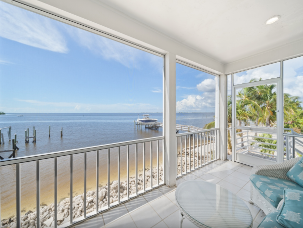 Waterfront Luxury Vacation Home Pure Luxury