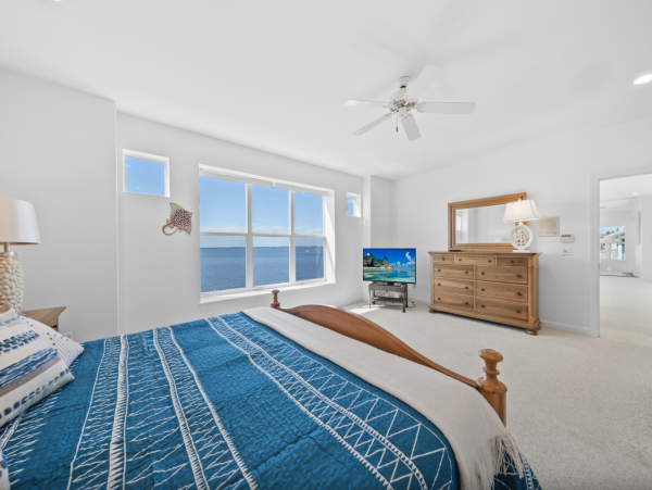 Waterfront Luxury Vacation Home Pure Luxury