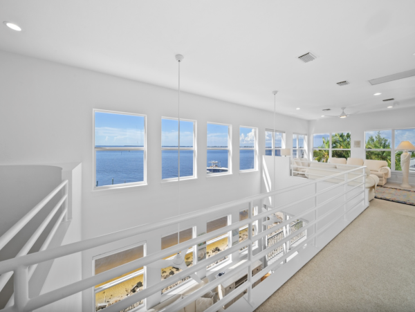 Waterfront Luxury Vacation Home Pure Luxury